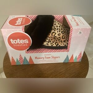 Totes Toasties Memory Foam Slippers Size 9-10 NIB